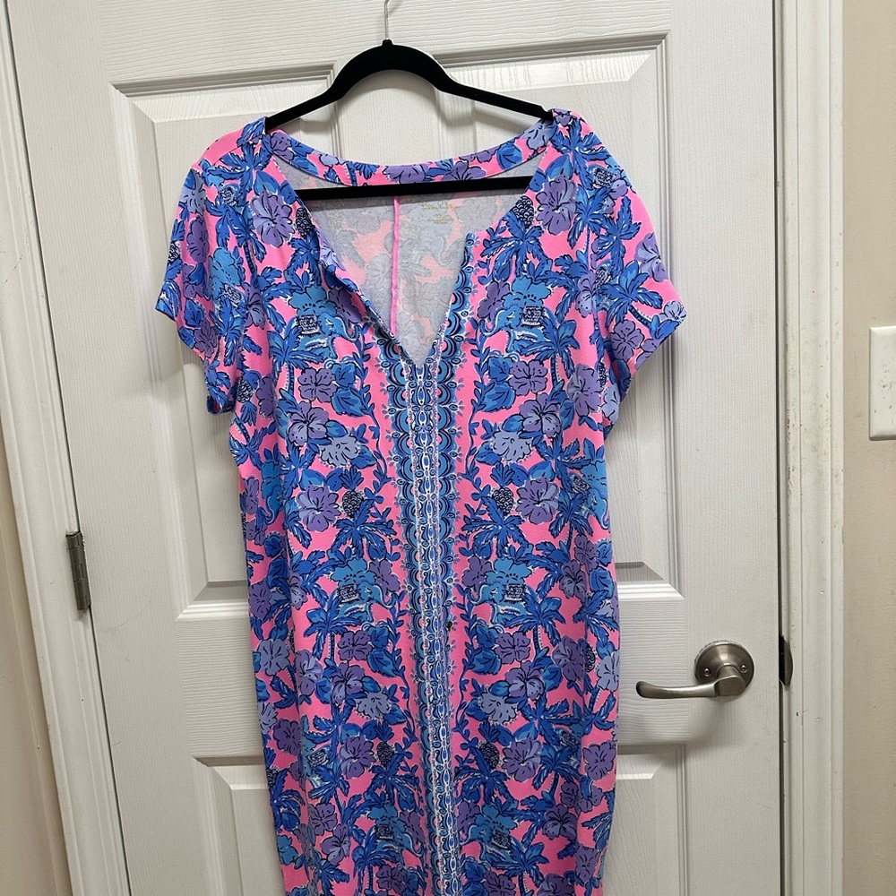 Lilly Pulitzer Sophiletta
VCUG XXL Sophiletta  $45
VGUC bc of very minor fading